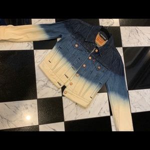LEVI’S women’s Jean jacket XS